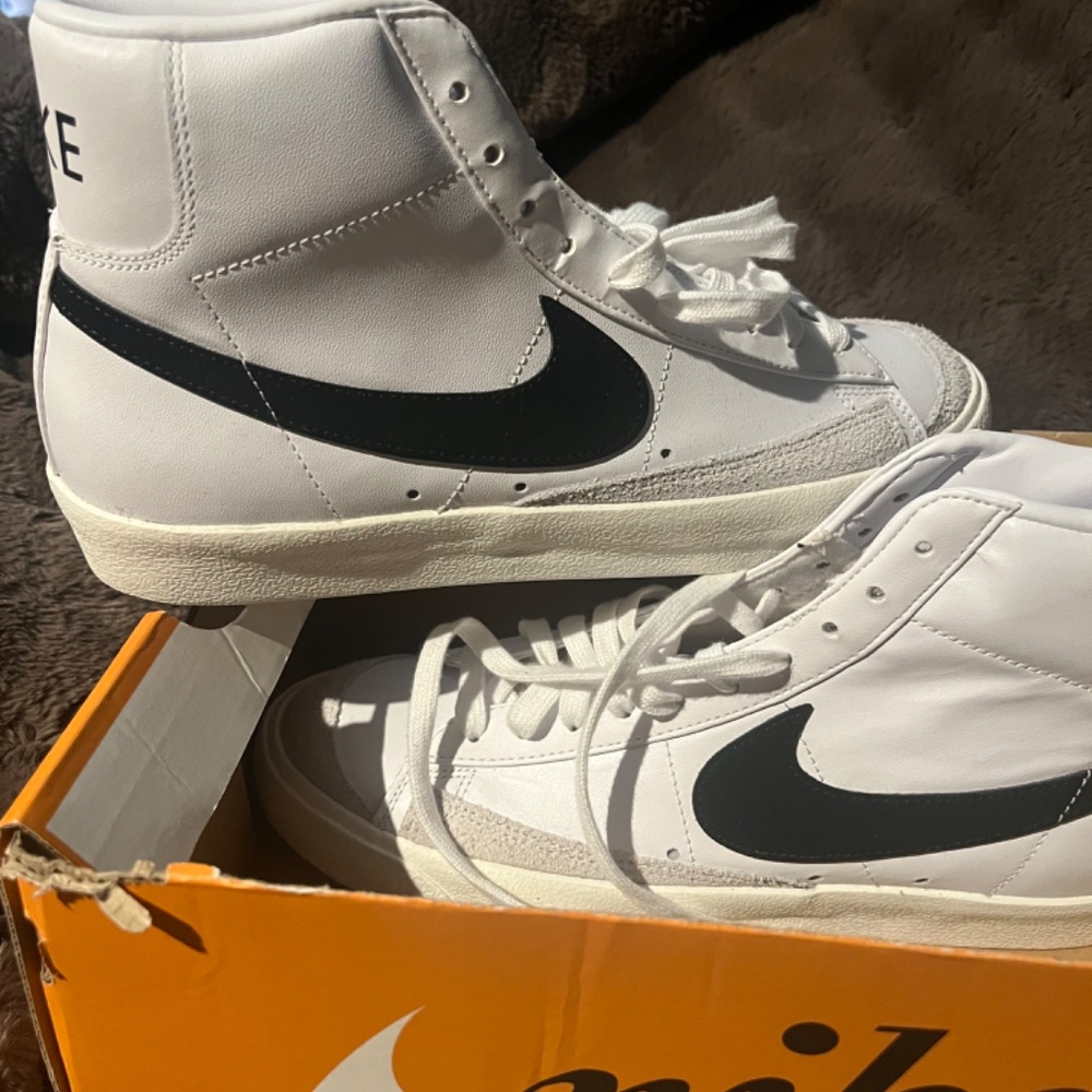 Nike Blazers - Picture 3 of 4